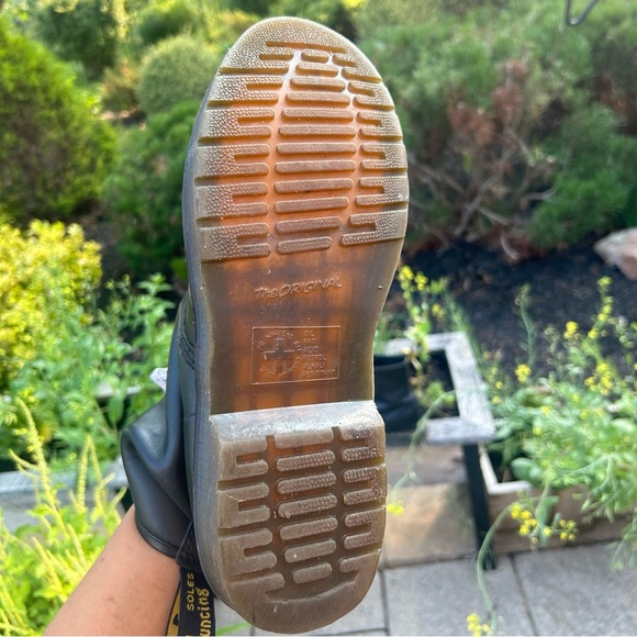 Dr. Martens Boots 9M/10L 🪻 - Picture 4 of 6